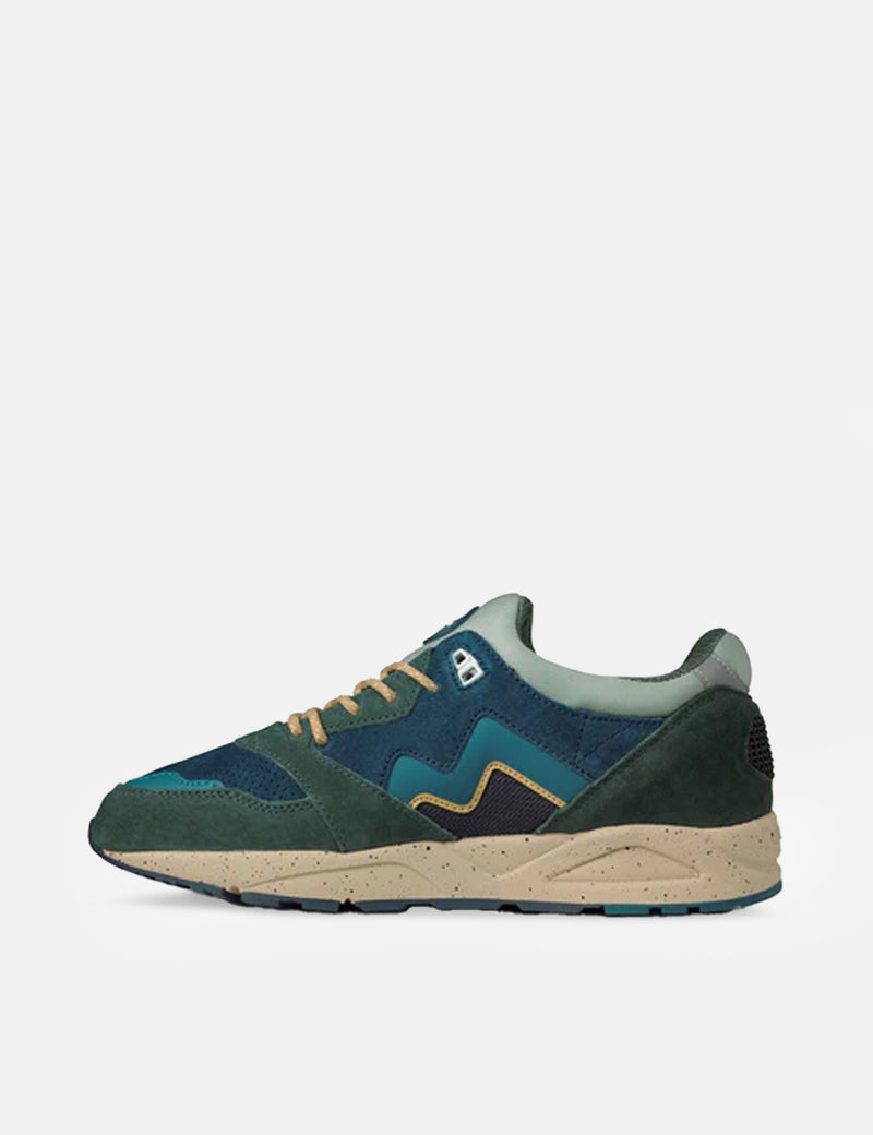 Karhu Aria 95 Trainers - Dark Forest/Deep Lagoon