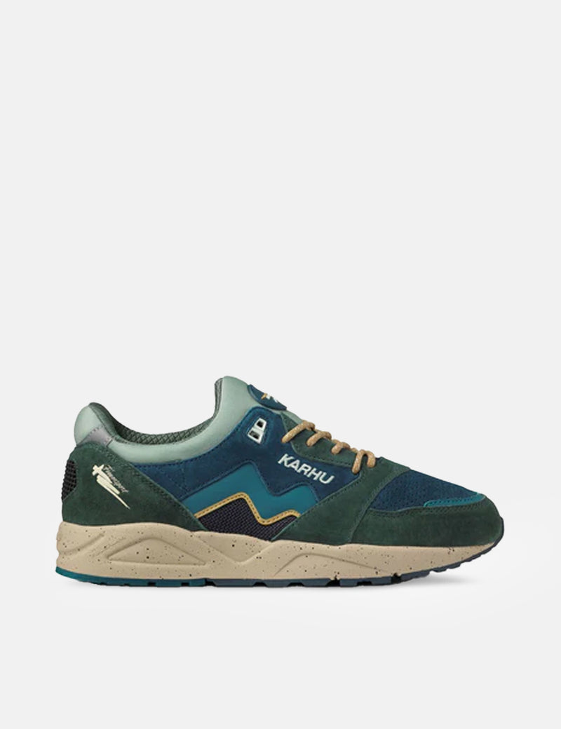 Karhu Aria 95 Trainers Dark Forest Deep Lagoon I Urban Excess. URBAN EXCESS