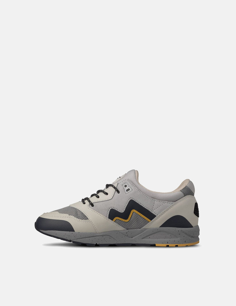 Karhu Aria 95 Trainers - Lily White/India Ink