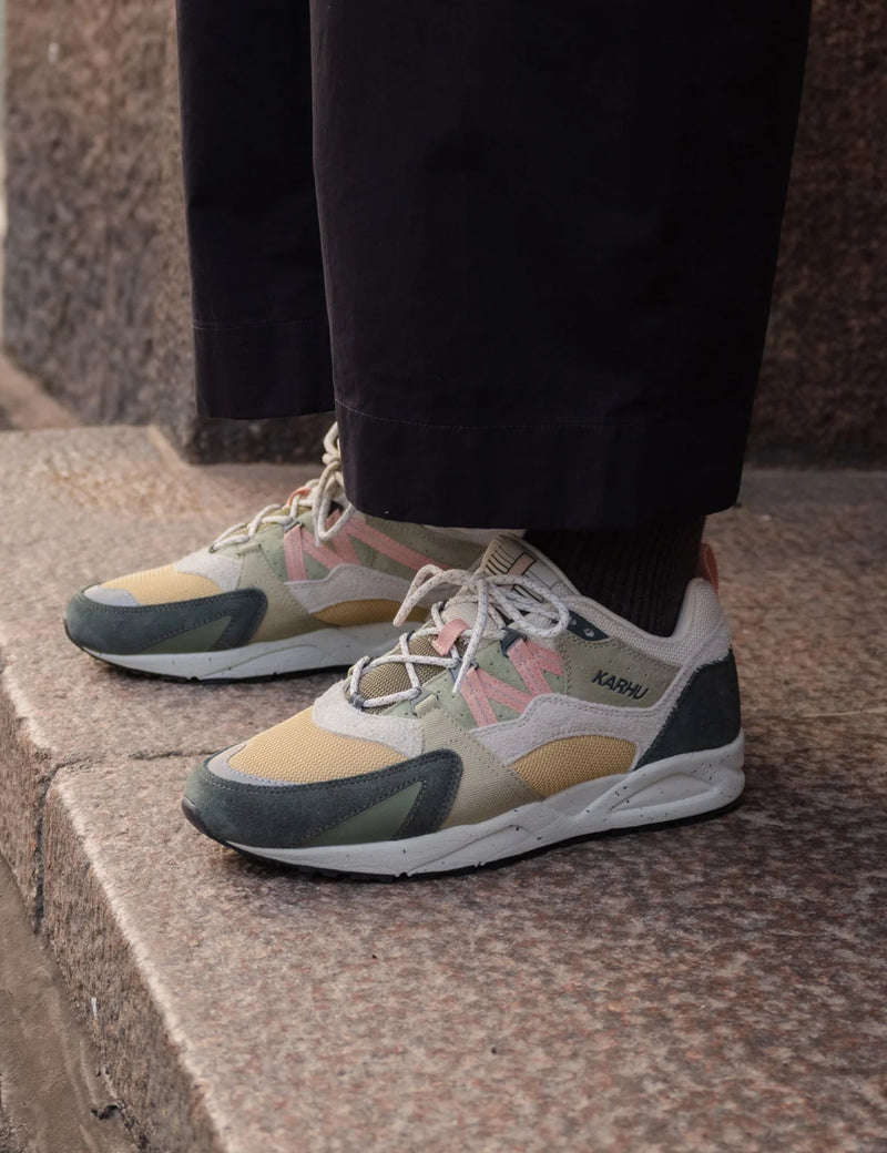 Karhu Fusion 2.0 Trainers - Darkest Spruce/Cameo Rose