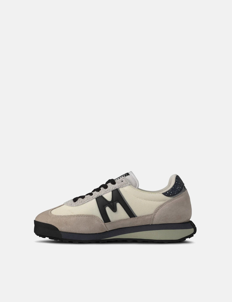 Karhu Mestari Control Trainers - Silver Lining/Jet Black