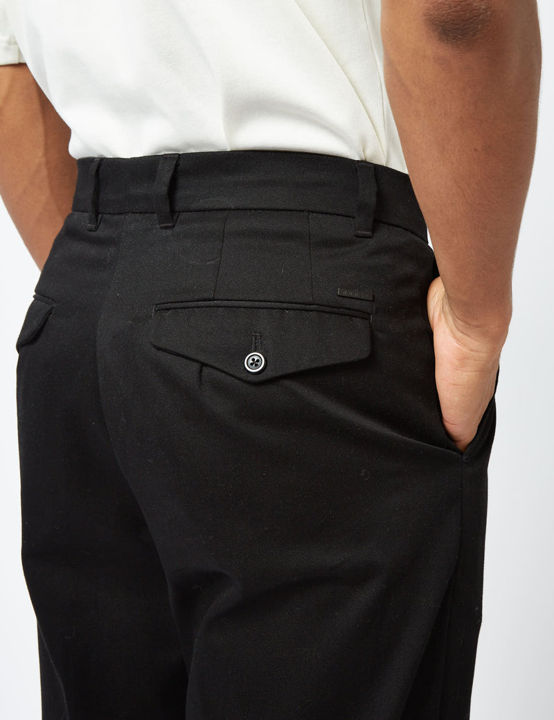 Norse Projects Christopher Gabardine Pleated Trousers (Relaxed) - Black