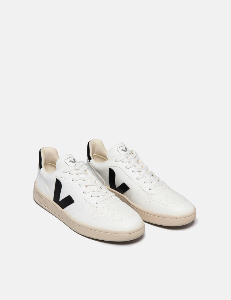 Veja trainers 2025 black and white