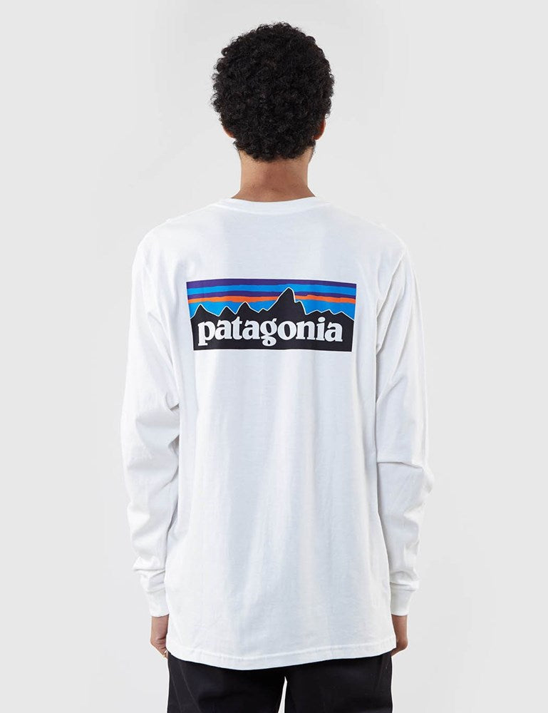 Patagonia P-6 로고 긴팔 티셔츠 - 화이트