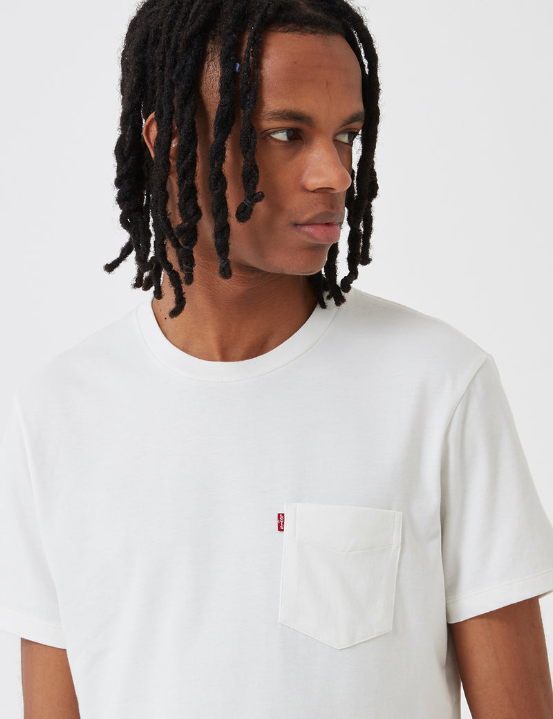 リーバイスセットインサンセットポケットTシャツ-ホワイトスモーク