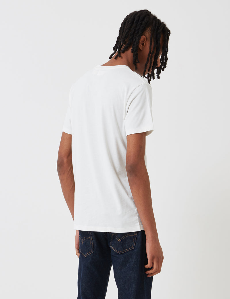 リーバイスセットインサンセットポケットTシャツ-ホワイトスモーク
