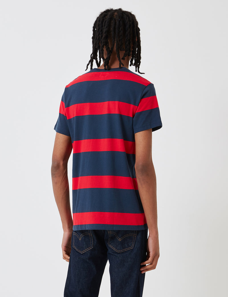 リーバイスセットインサンセットポケットTシャツ（ストライプ）-ドレスブルー/ライチレッド