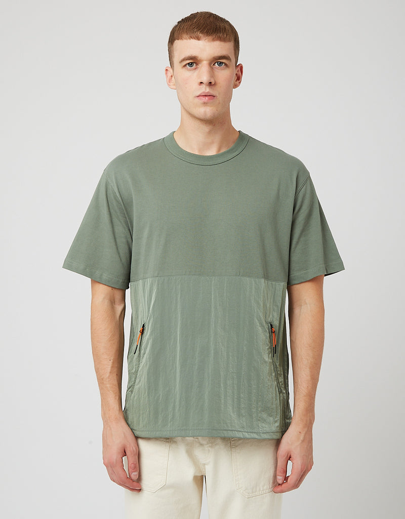 Uniform Bridge T-Shirt mit Reißverschlusstasche - VE Grün