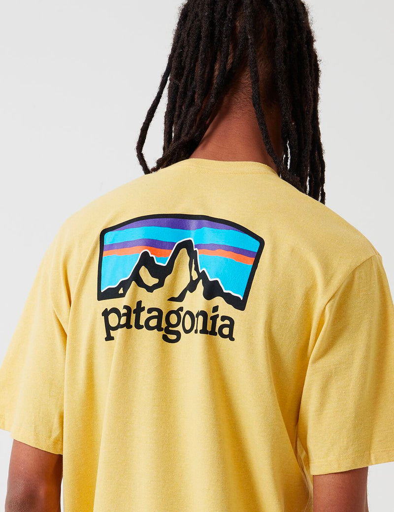 Patagonia フィッツロイ・ホライズンズ・レスポンシビリティー・Tシャツ - サーフボード・イエロー