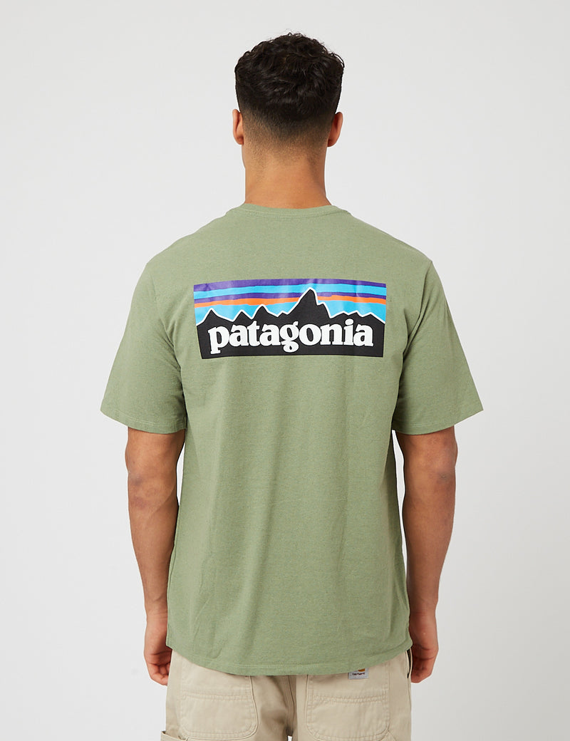 Patagonia P-6 로고 리스폰시빌리 티셔츠 - Sedge Green