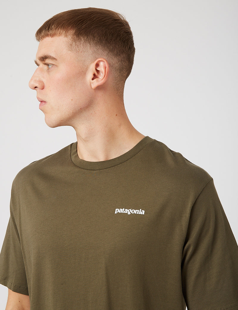 パタゴニアP-6ロゴオーガニックTシャツ-ベイスングリーン