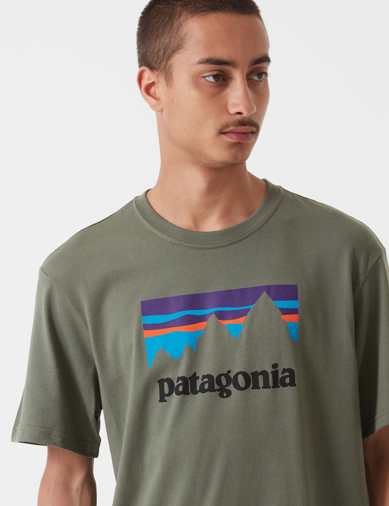 T-Shirt Autocollant Patagonia Shop - Vert Industriel