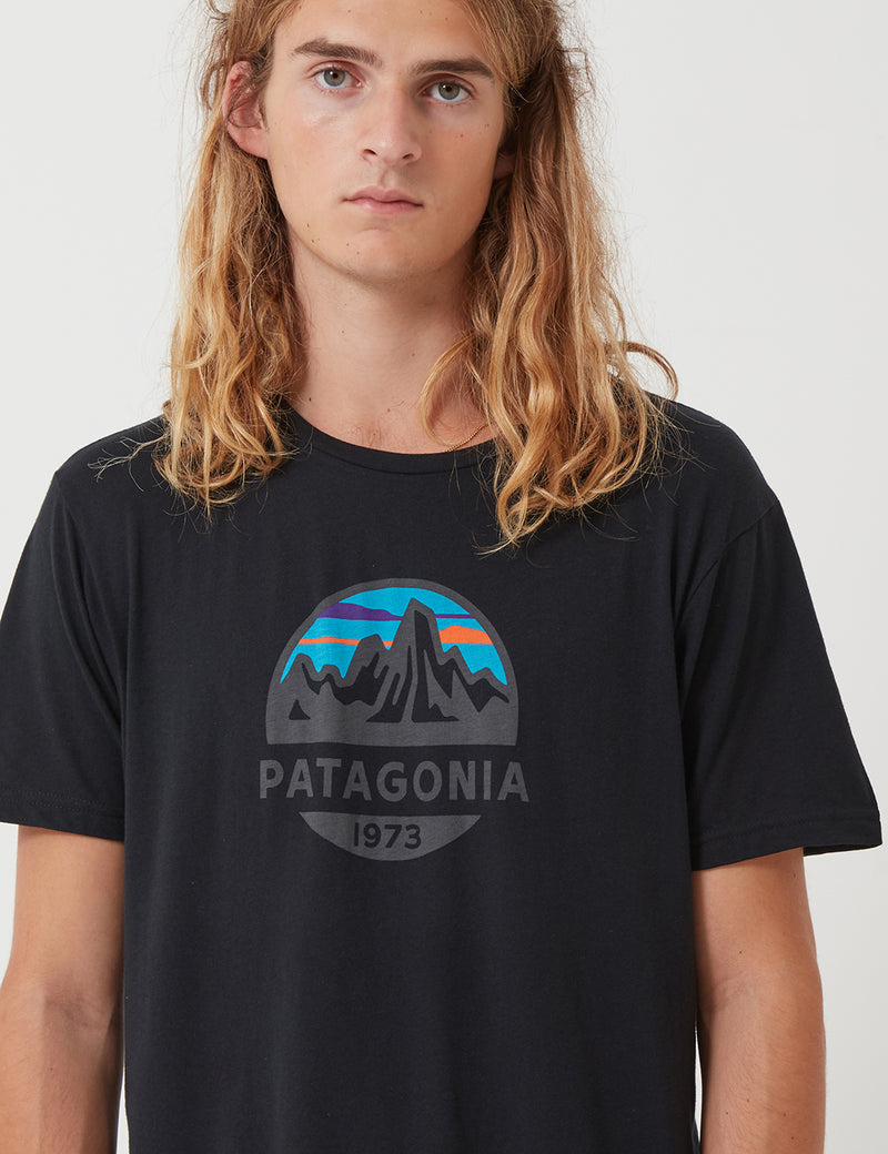 パタゴニアフィッツロイスコープオーガニックTシャツ-ブラック