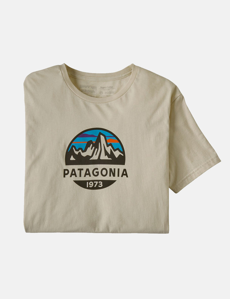 パタゴニアフィッツロイスコープオーガニックTシャツ-オイスターホワイト