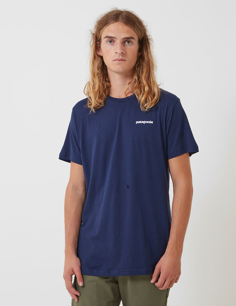 パタゴニアP-6ロゴオーガニックTシャツ-クラシックネイビーブルー