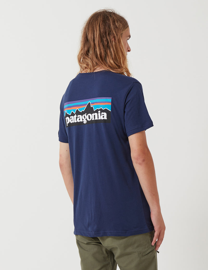 パタゴニアP-6ロゴオーガニックTシャツ-クラシックネイビーブルー