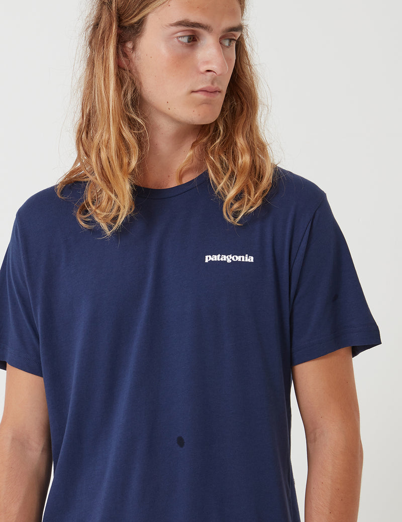 パタゴニアP-6ロゴオーガニックTシャツ-クラシックネイビーブルー