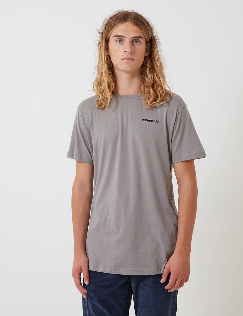 パタゴニアP-6ロゴオーガニックTシャツ-フェザーグレー