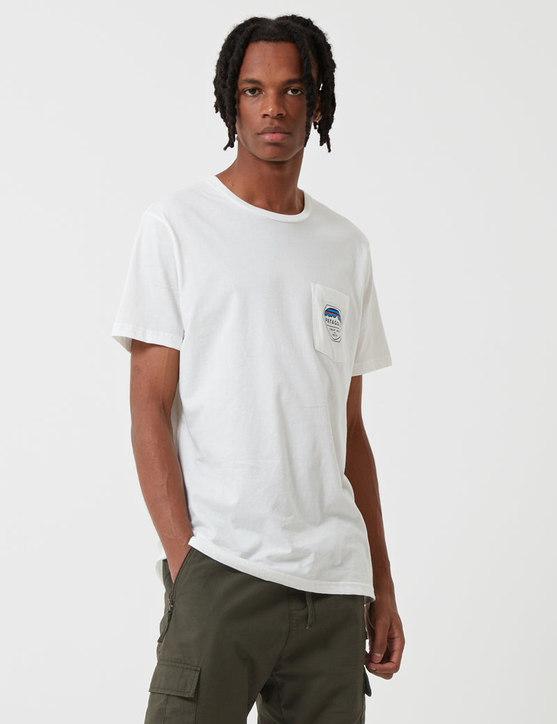 パタゴニアフィッツロイヘックスオーガニックポケットTシャツ-ホワイト