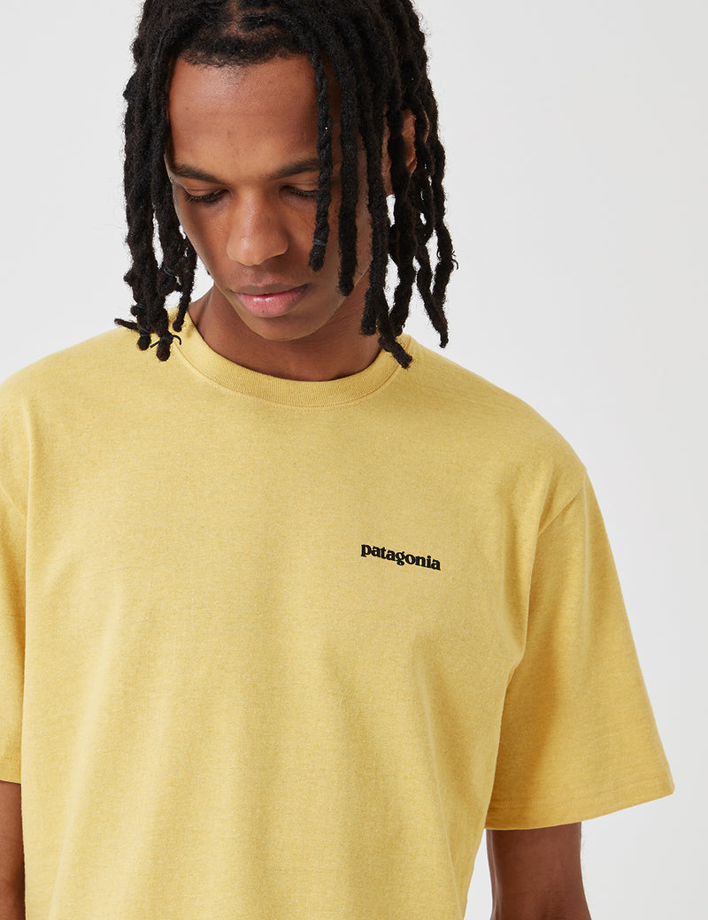 Patagonia P-6 로고 Responsibili-Tee 티셔츠-Surfboard Yellow