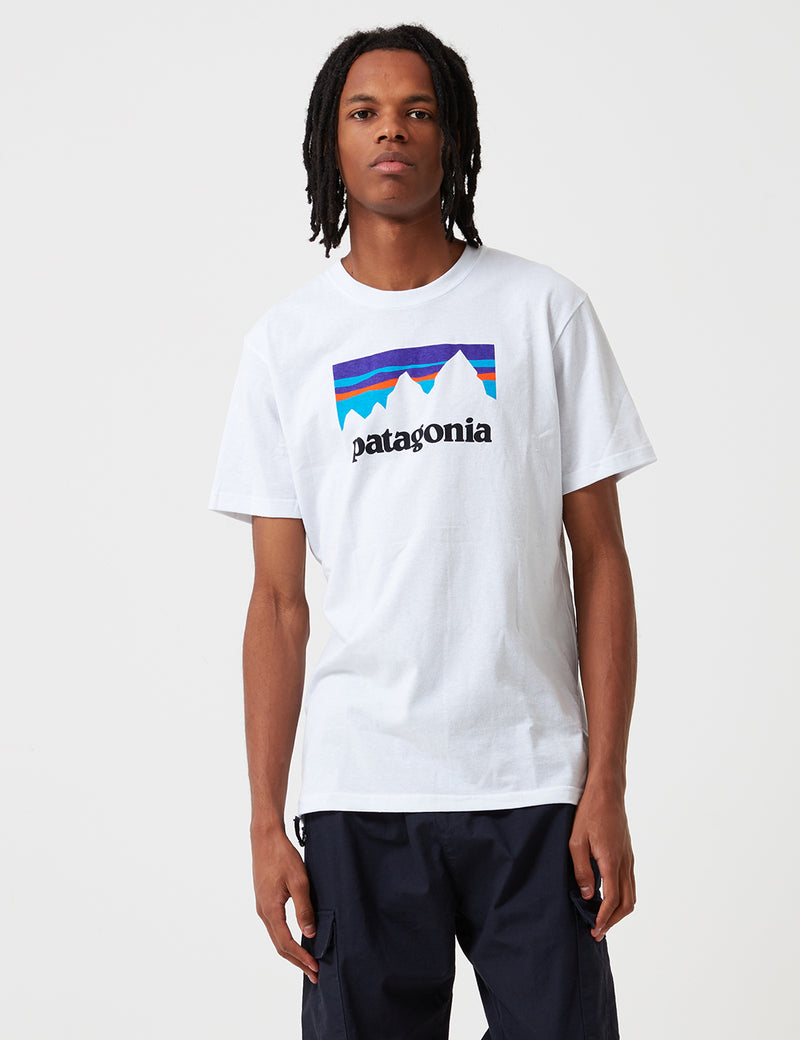 Patagonia Shop-Aufkleber Responsibili-T T-Shirt - Weiß