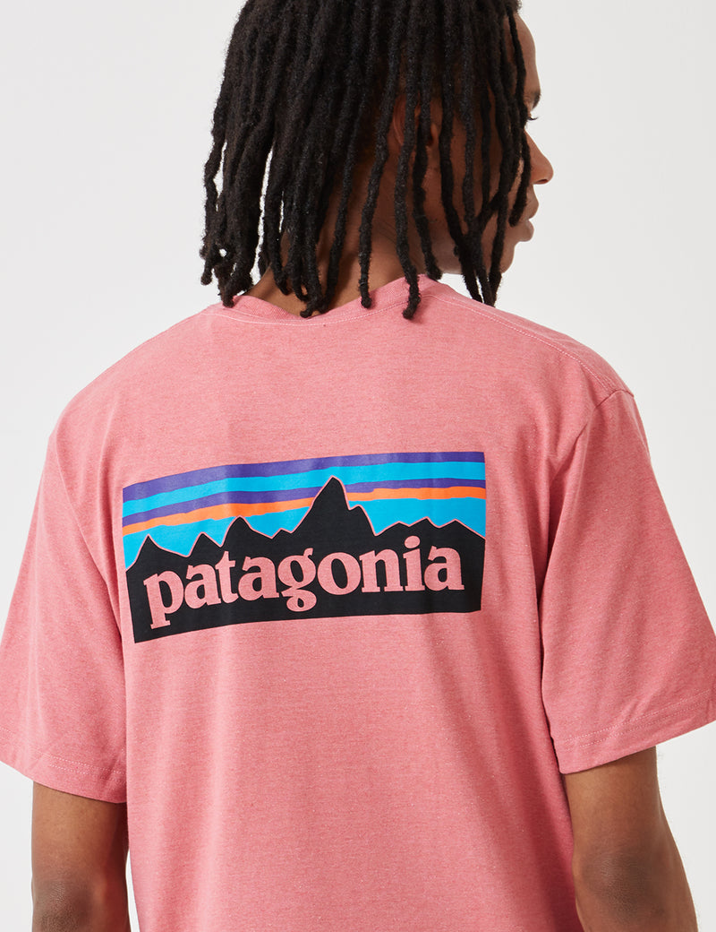 パタゴニアP-6ロゴポケット責任-Tシャツ-ステッカーピンク