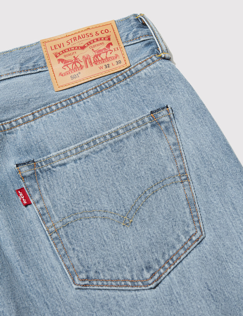 Jean Levis 501 coupe originale (coupe droite décontractée) - Light Broken-In