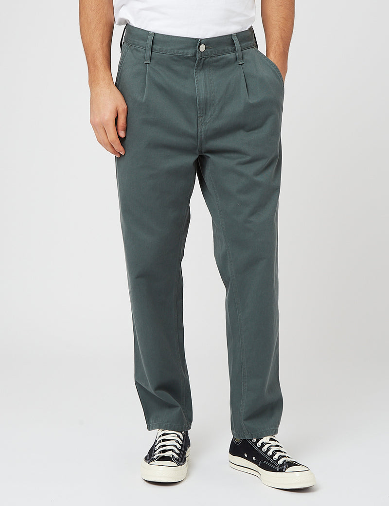 Carhartt-WIPアボットパンツ「ミリントンツイル」（テーパードフィット）-ヘムロックグリーン