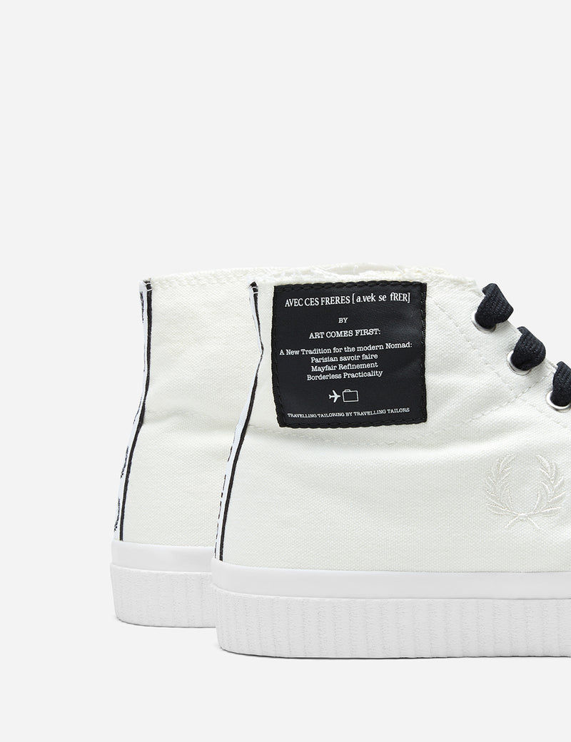 Fred Perry Art Coms First Hughes Mid Cvs Trainers - Snow White