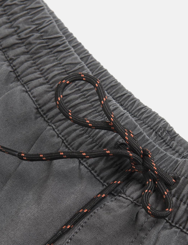 Deus Ex Machina Sandbar Solid Garment DyeShorts-ブラック