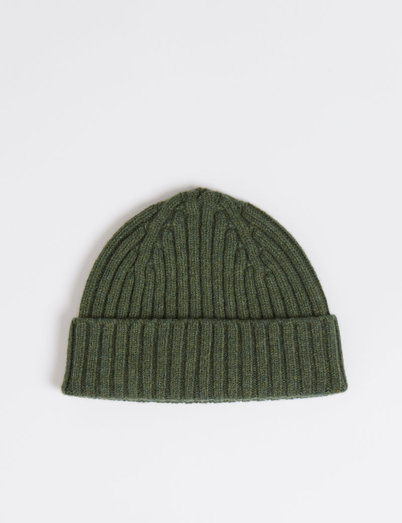 Bonnet côtelé 2x2 Bhode (laine d'agneau) - Rosemary Green