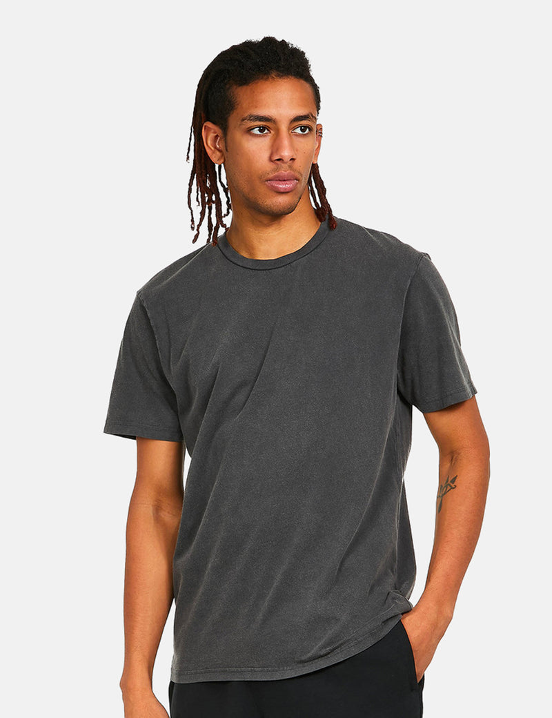カラフルなスタンダードクラシックTシャツ（オーガニック）-フェードブラック