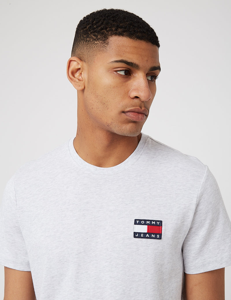 Tommy Jeans Badge Logo T-Shirt (Organic Cotton) - Silver Grey Heather