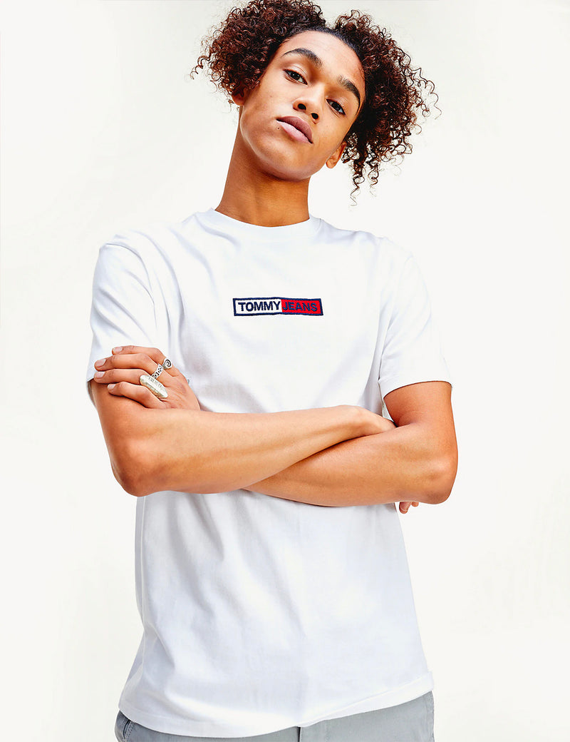 Tommy Jeans 박스 로고 티셔츠 (자수)-화이트