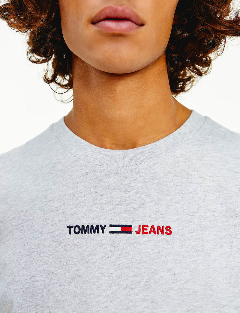 Tommy JeansリニアロゴTシャツ（オーガニックコットン）-シルバーグレーヘザー