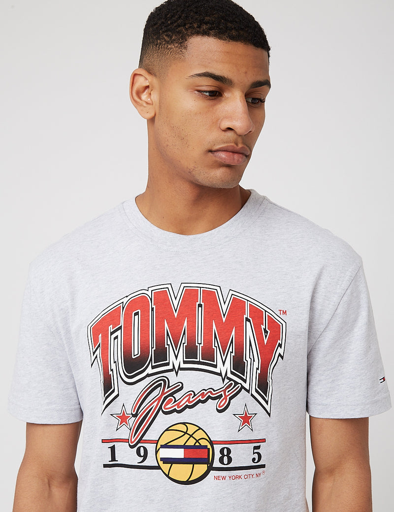 Tommy JeansバーシティバスケットボールTシャツ-シルバーグレーヘザー
