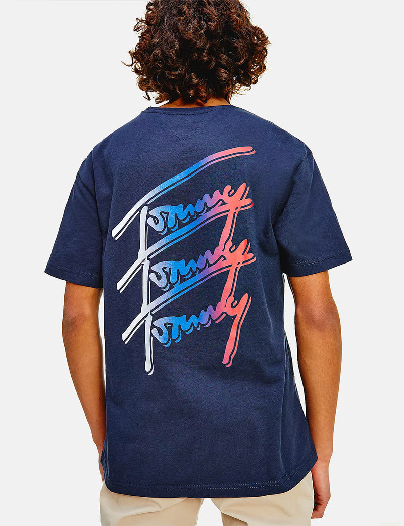 Tommy Jeans 반복 스크립트 로고 티셔츠 (오가닉 코튼)-트와 일 라잇 네이비 블루