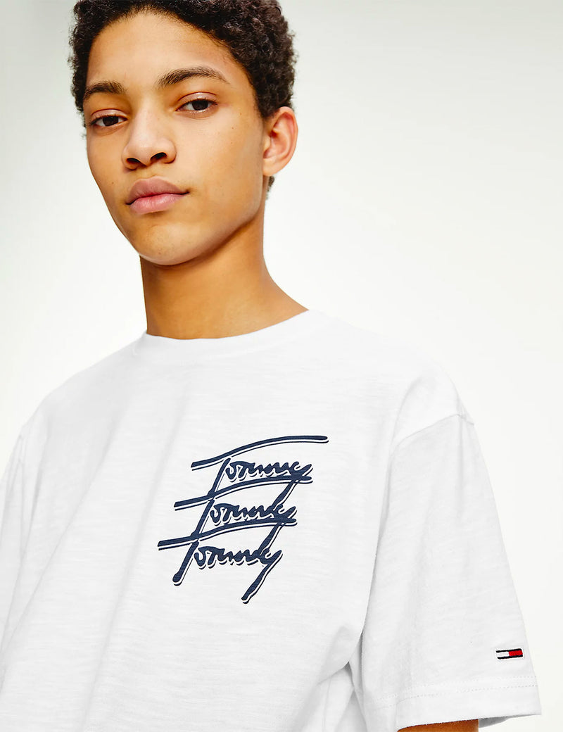 Tommy Jeans 반복 스크립트 로고 티셔츠 (오가닉 코튼)-화이트