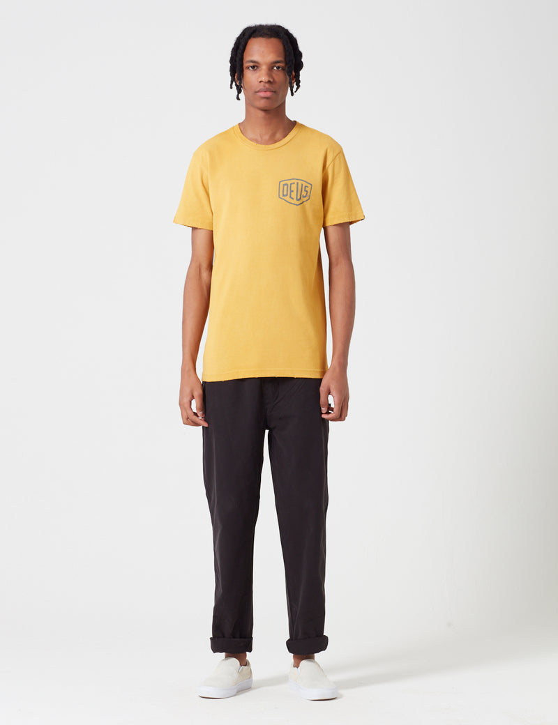 T-shirt Tokyo Deus Ex Machina blanchi au soleil - Doré