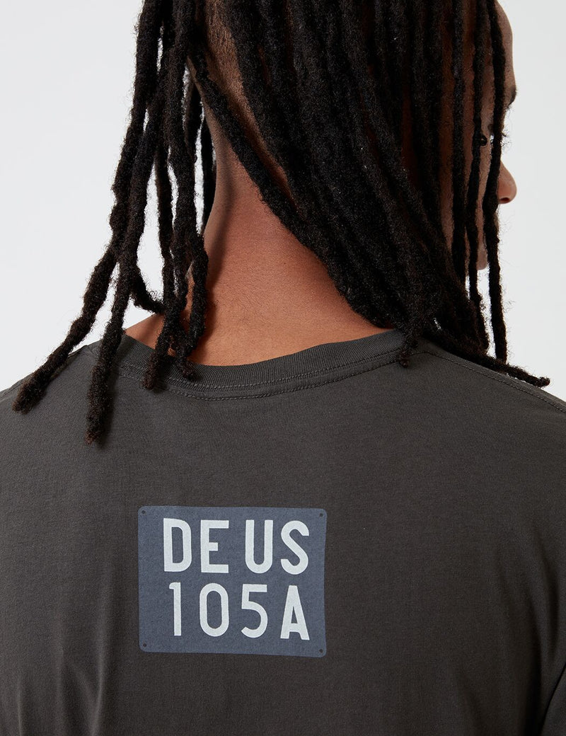 Deus Ex Machina 105ATシャツ-ベルーガグリーン