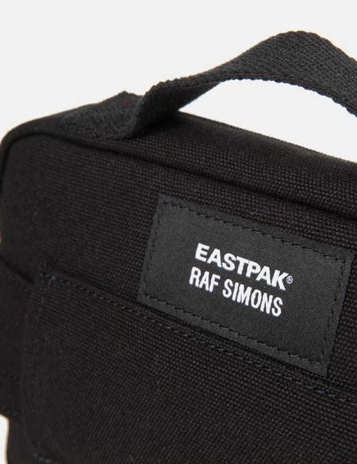 Eastpak x RafSimonsウエストバンドループヒップバッグ-ブラック