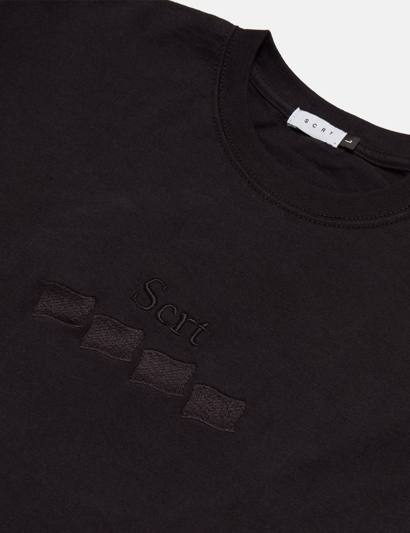 SCRT 엠브 플래그 티셔츠-블랙
