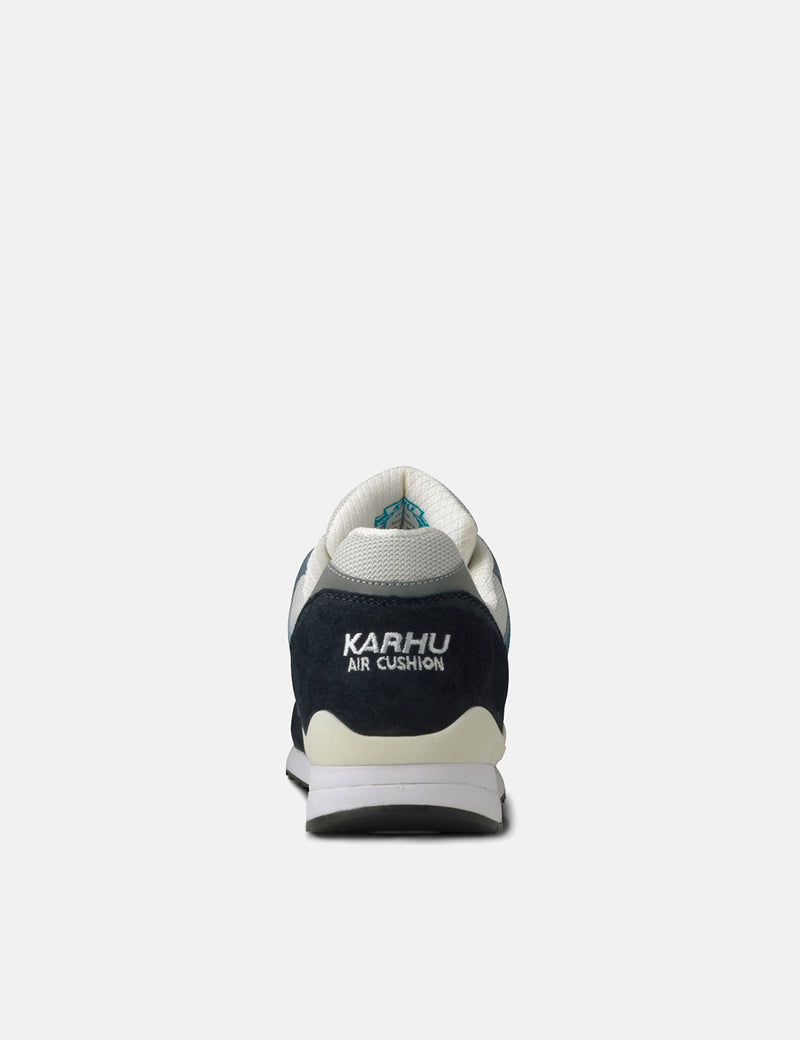 Karhu Synchron Classic（F802663）-インディアインクブルー/カメオローズ