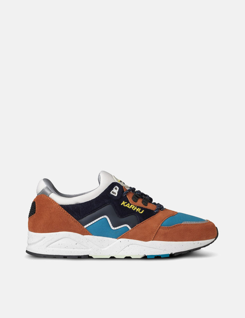 Karhu Aria（F803051）-レザーブラウン/スカイナイト