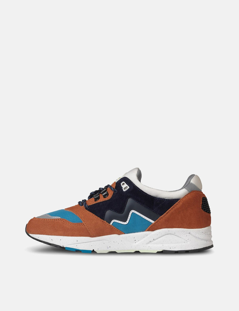 Karhu Aria（F803051）-レザーブラウン/スカイナイト