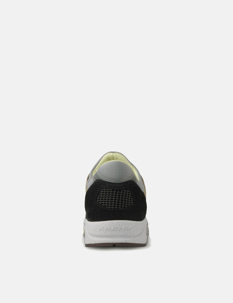 Karhu Aria (F803053) - Jet Black/Taos Taupe