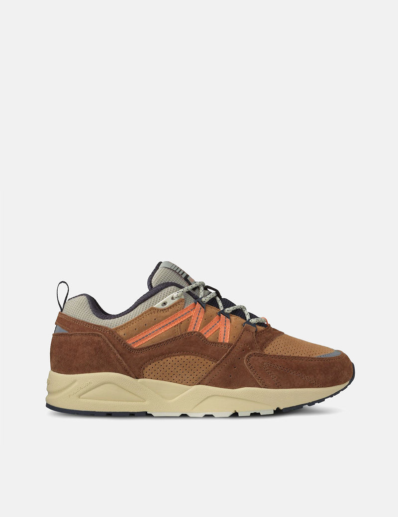 Karhu Fusion 2.0（F804112）-ラバーパープル/カドミウムオレンジ