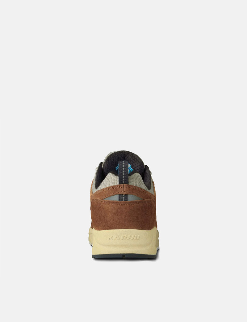 Karhu Fusion 2.0（F804112）-ラバーパープル/カドミウムオレンジ