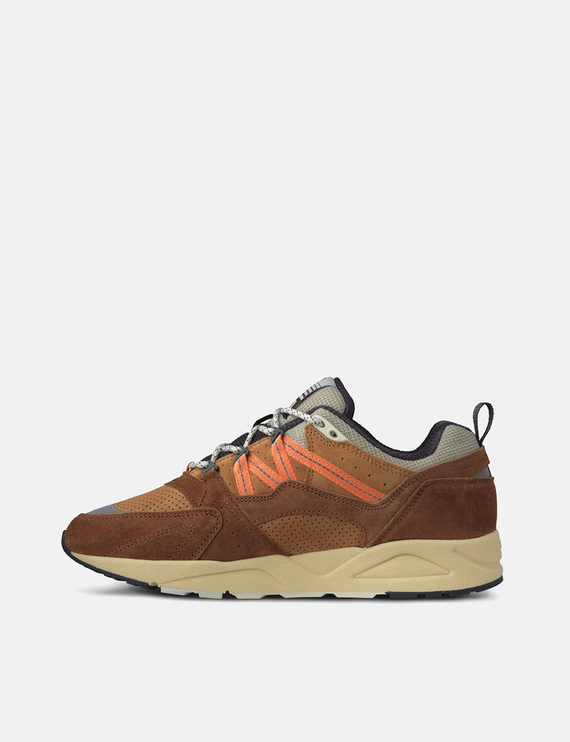 Karhu Fusion 2.0（F804112）-ラバーパープル/カドミウムオレンジ
