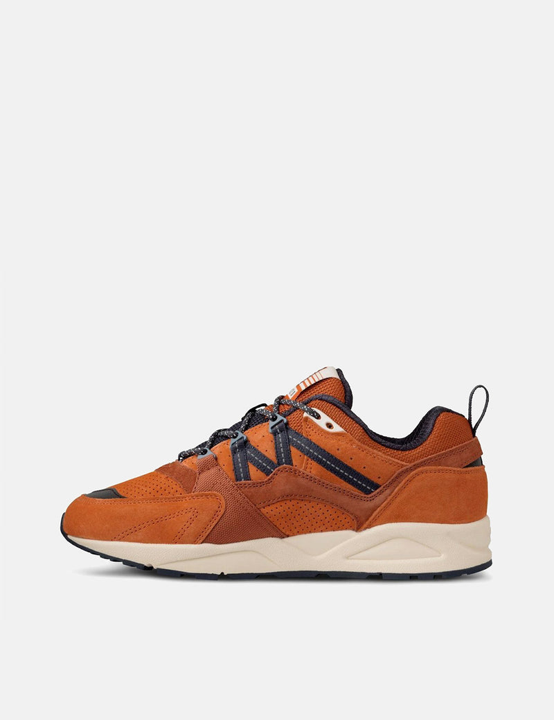 Karhu Fusion 2.0（F804113）-バーントオレンジ/墨汁